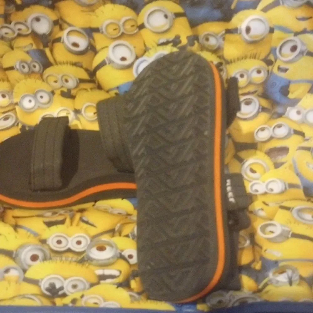 NWOT Reef Youth Sandals!*